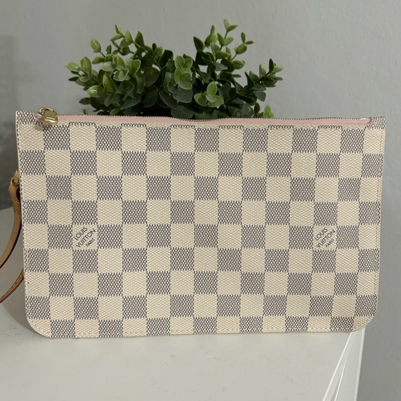 Authentic Louis Vuitton Neverfull Pochette Wristlet - Pink Ballerine - Picture 4 of 7